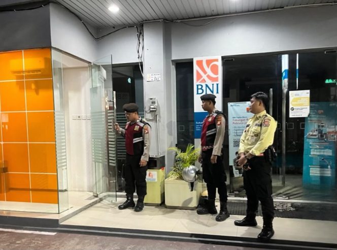 
					Sasar Sektor Perbankan, Sat Samapta Polres Sukamara Amankan Perimeter Luar Bank BNI