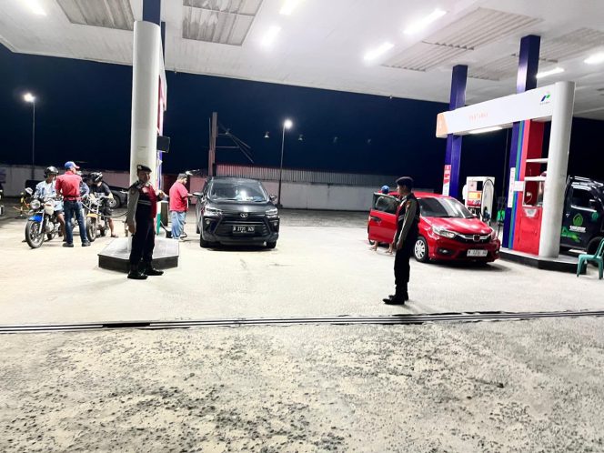 
					Redam Potensi Gangguan Kamtibmas Jam Rawan, Sat Samapta Polres Sukamara Amankan Kawasan SPBU