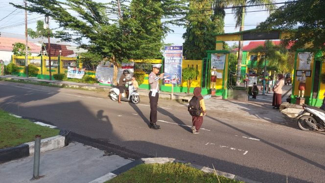 
					Akselerasi Keamanan Jalur Lintas, Sat Lantas Polres Sukamara Kendalikan Titik Padat Kendaraan