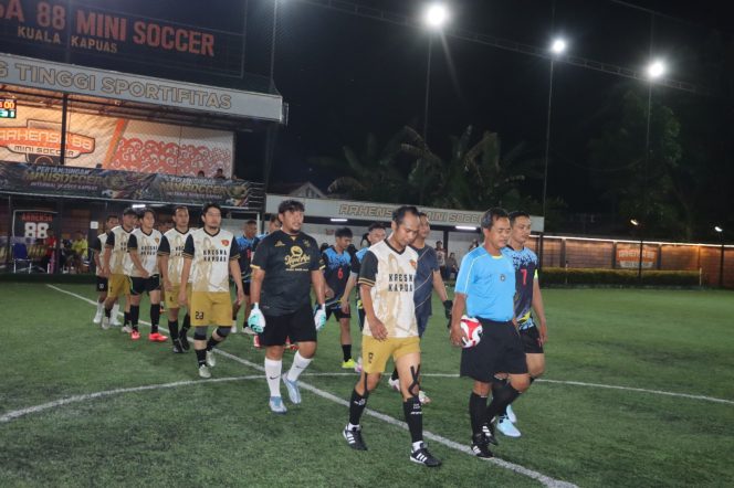 
					Meriahkan HUT Bhayangkara ke-80, Polres Kapuas Sukses Gelar Turnamen Mini Soccer Internal
