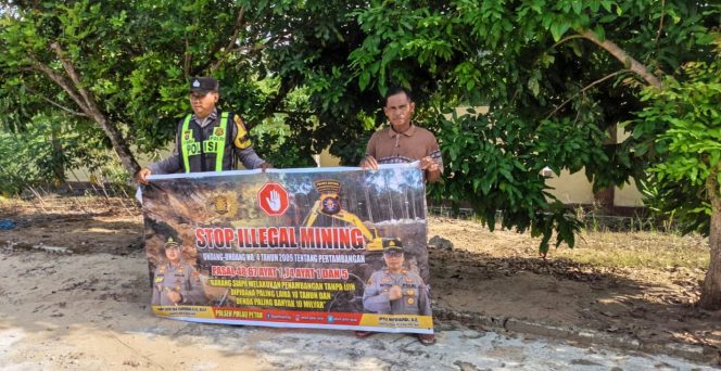 
					PERSONEL POLSEK PULAU PETAK LAKSANAKAN SOSIALISASI ILEGAL MINING KE MASYARAKAT GUNA PENCEGAHAN TAMBANG LIAR DI WILAYAH KECAMATAN PULAU PETAK