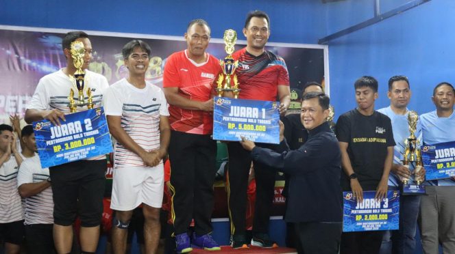 
					Prestasi Membanggakan! Polres Kapuas Juara Bulutangkis Kapolda Cup Hari Bhayangkara Ke-80