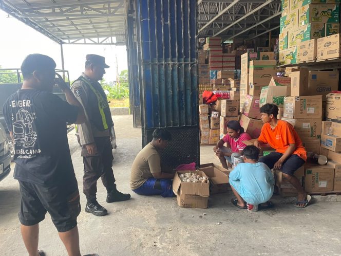 
					PERSONIL POLSEK PULAU PETAK LAKSANAKAN PATROLI DIALOGIS KE DESA-DESA WILAYAH KECAMATAN PULAU PETAK