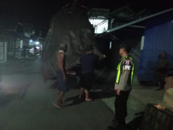 
					Cegah Kejahatan Di Malam Hari, Personel Polsek Kapuas Barat Patroli Di Daerah Rawan Kejahatan