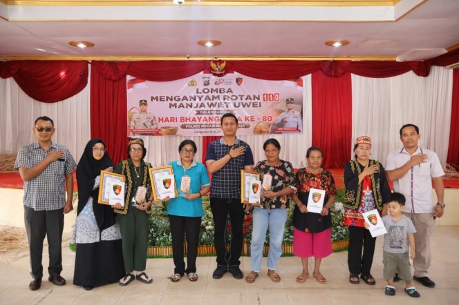 
					Polres Kobar Gelar Lomba Menganyam HUT Bhayangkara ke – 80 ‎