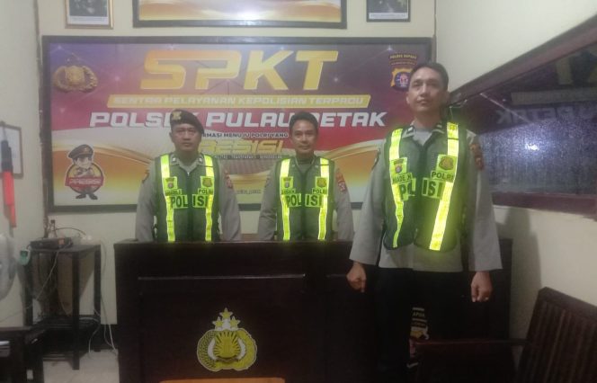 
					POLSEK PULAU PETAK LAKSANAKAN KEGIATAN SIAGA MAKO PADA MALAM HARI GUNA CIPTAKAN SITUASI AMAN
