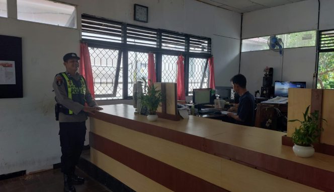 
					Antisipasi Kriminalitas Weekend, Polsek Kapuas Barat Patroli Objek Vital di Kelurahan Mandomai