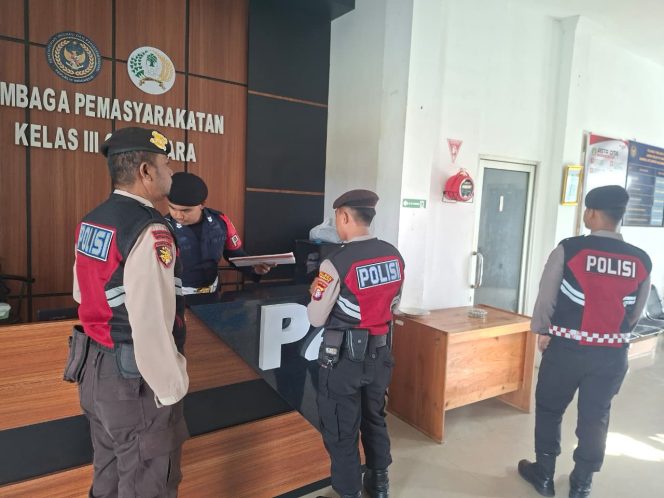 
					Sterilisasi Kawasan Tahanan, Sat Samapta Polres Sukamara Pertebal Penjagaan Perimeter Luar Lapas