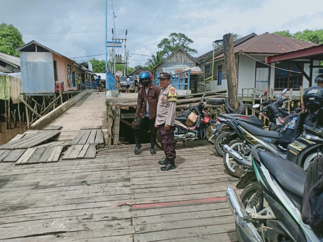 
					Antisipasi Kemacetan dan Gangguan Kamtibmas, Polsek Kapuas Barat Gelar Patroli dan Gatur Lalin di Pelabuhan Feri Desa Saka Mangkahai