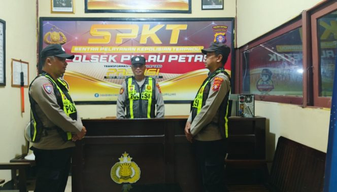 
					POLSEK PULAU PETAK LAKSANAKAN KEGIATAN SIAGA MAKO PADA MALAM HARI GUNA CIPTAKAN SITUASI AMAN