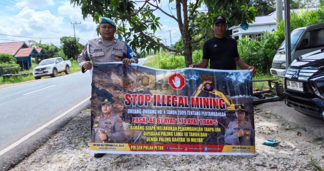 
					PERSONEL POLSEK PULAU PETAK LAKSANAKAN SOSIALISASI ILEGAL MINING KE MASYARAKAT GUNA PENCEGAHAN TAMBANG LIAR DI WILAYAH KECAMATAN PULAU PETAK