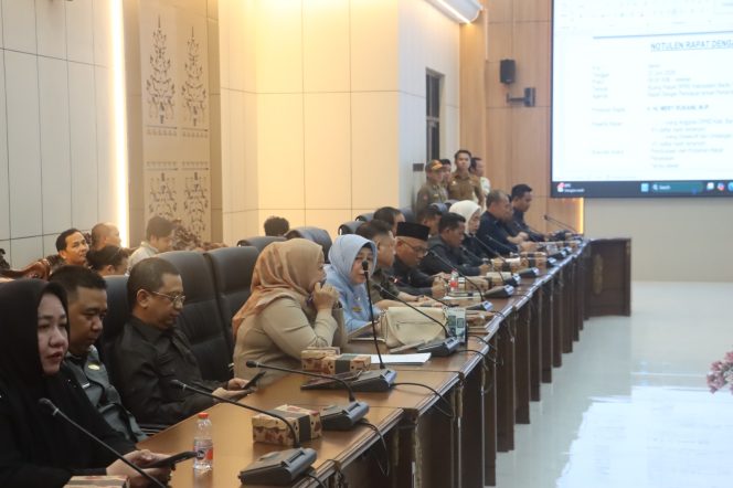 
					Kapolres Barito Utara Bersama Forkopimda Ikuti RDP PETI, Wujud Keseriusan Polres Tangani Pertambangan Tanpa Izin