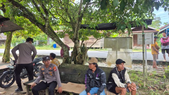 
					Sinergi Jaga Kedamaian, Personel Polsek Rungan Intensifkan Cooling System di Jakatan Raya