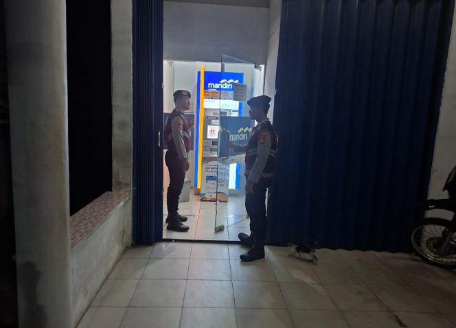 
					Minimalisir Kerawanan Kejahatan Finansial, Sat Samapta Polres Sukamara Sterilkan Bank Mandiri