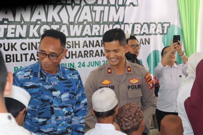 
					Wakapolres Kobar Hadiri Gerakan Cinta Anak Yatim di Kantor Bupati Kobar