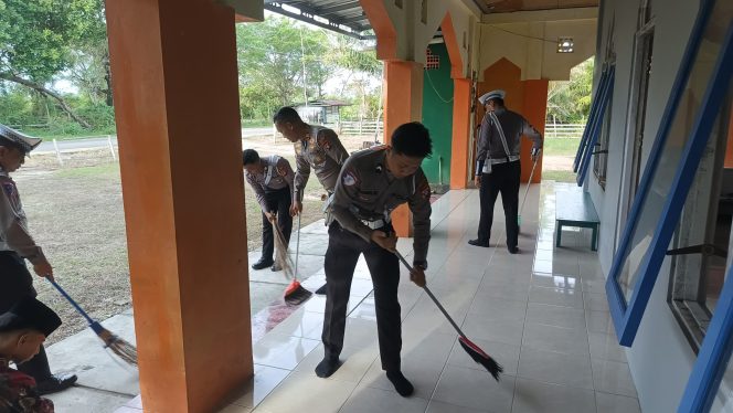 
					SATLANTAS POLRES SERUYAN GELAR POLANTAS MENYAPA DAN BAKTI SOSIAL DALAM RANGKA HUT BHAYANGKARA KE-80 TAHUN 2026