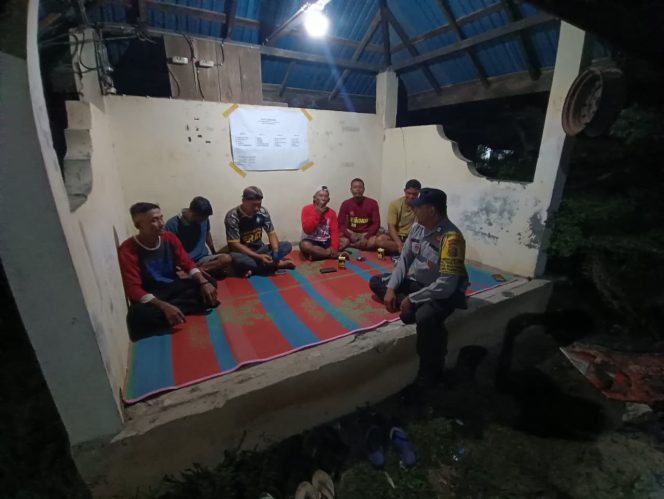 
					Personil Polsek Pandih Batu Sambangi Pos Ronda Desa Gadabung Guna Perkuat Keamanan Desa
