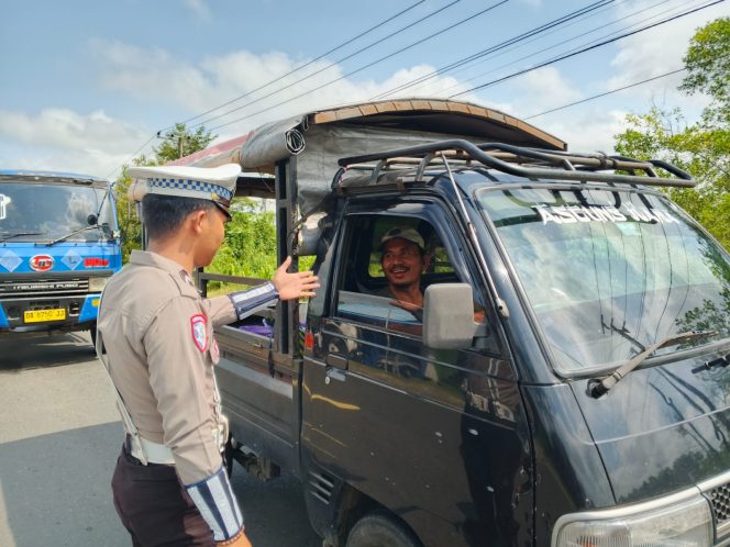 
					Satlantas Polres Pulang Pisau Intensifkan Patroli Rawan Laka dan Sosialisasi Kamseltibcarlantas di Jalan Trans Kalimantan