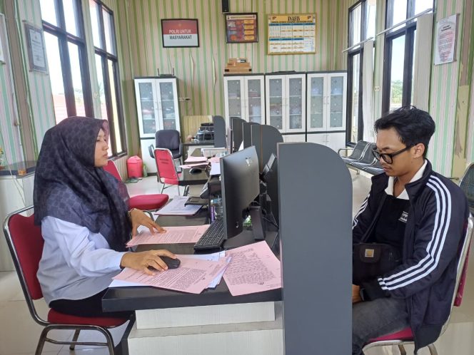 
					Warga Sampit Puji Layanan SKCK Berbasis Digital di Polres Kotim