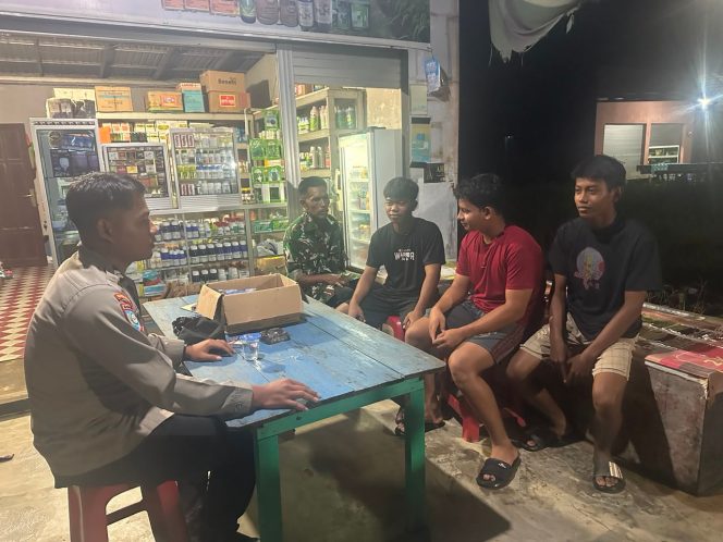 
					Dengar Aspirasi Pedagang Malam Hari, Bhabinkamtibmas Polsek Pandih Batu Gencarkan Pemantauan Wilayah