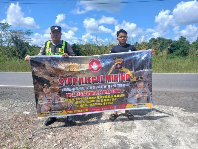 
					PERSONEL POLSEK PULAU PETAK LAKSANAKAN SOSIALISASI ILEGAL MINING KE MASYARAKAT GUNA PENCEGAHAN TAMBANG LIAR DI WILAYAH KECAMATAN PULAU PETAK