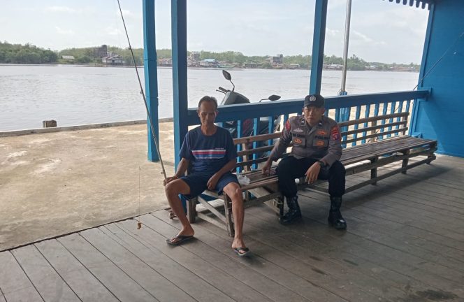 
					Patroli Rutin Ke Dermaga Kapal, Personil Polsek Kapuas Barat Sampaikan Ini Ke Masyarakat