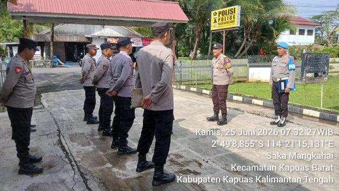 
					Apel Pagi Wajib Di Laksanakan, Kapolsek Kapuas Barat berikan Arahan Ke Anggotanya
