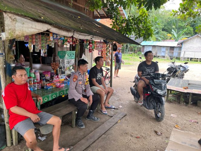 
					Personel Polsek Rungan Pastikan Jakatan Raya Aman Lewat Patroli Humanis