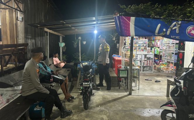 
					Dekat dengan Warga, Personel Polsek Sepang Kedepankan Dialog Humanis dalam Patroli Malam