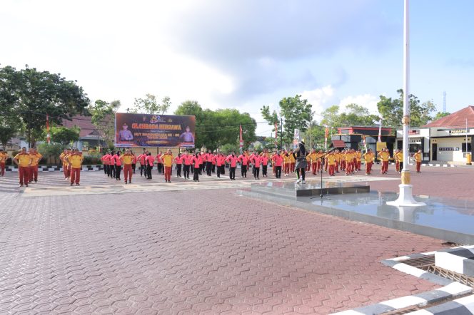 
					HUT BHAYANGKARA KE-80, POLRES SERUYAN GELAR OLAHRAGA BERSAMA, KAPOLRES DAN BHAYANGKARI KOMPAK TURUN LAPANGAN