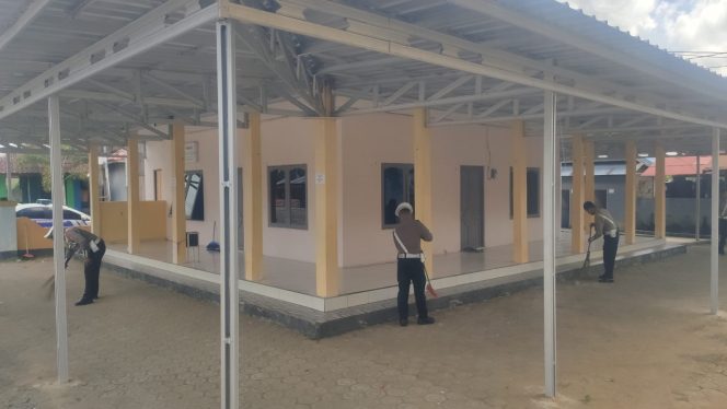 
					BUKAN HANYA DI JALAN RAYA, SATLANTAS POLRES SERUYAN HADIR DI RUMAH ALLAH DALAM SEMANGAT HUT BHAYANGKARA KE-80