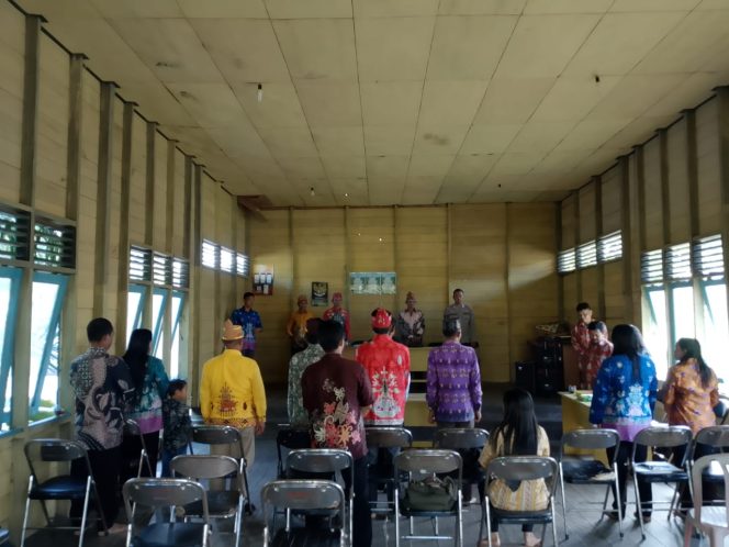 
					POLSEK SERUYAN HULU HADIRI PENGANGKATAN PAW ANGGOTA BPD DESA TUMBANG SALAU