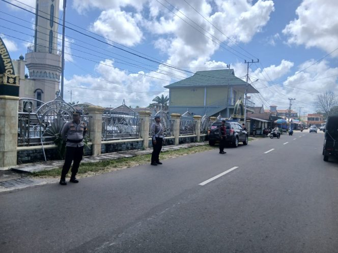
					POLRES SERUYAN LAKSANAKAN PENGATURAN LALU LINTAS SAAT IBADAH JUMAT DI MASJID NURUL YAQIN
