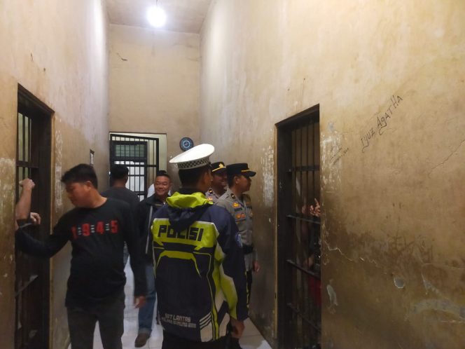 
					Pengawasan Melekat: Polres Gunung Mas Cek Kesiapsiagaan Personel Jaga Malam Rutan