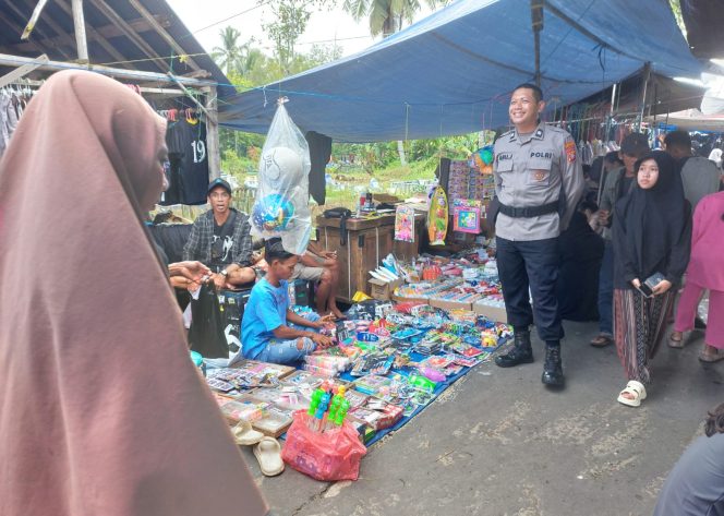 
					Antisipasi Copet dan Lonjakan Harga, Polsek Kapuas Barat Patroli di Pasar Mingguan Mandomai
