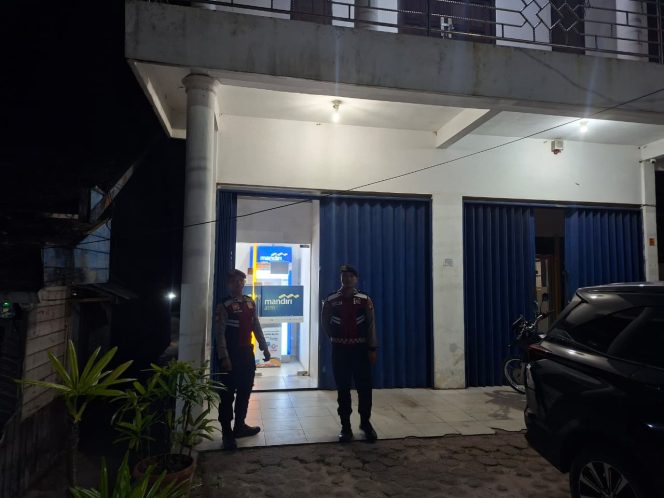 
					Antisipasi Vandalisme dan Ganjal Kartu, Sat Samapta Polres Sukamara Sisir Bilik ATM Mandiri