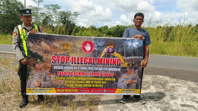 
					PERSONEL POLSEK PULAU PETAK LAKSANAKAN SOSIALISASI ILEGAL MINING KE MASYARAKAT GUNA PENCEGAHAN TAMBANG LIAR DI WILAYAH KECAMATAN PULAU PETAK