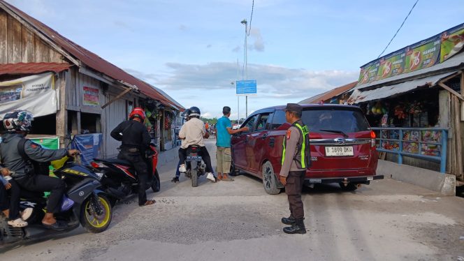 
					Utamakan Keselamatan Penyeberangan, Polsek Kapuas Barat Patroli R2 dan Sosialisasi Transportasi Air di Dermaga Feri Desa Saka Mangkahai