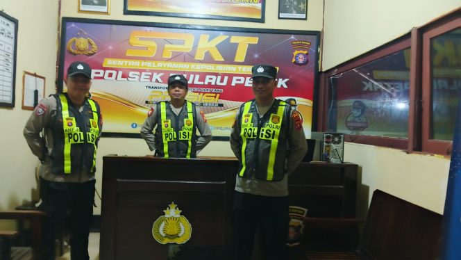 
					POLSEK PULAU PETAK LAKSANAKAN KEGIATAN SIAGA MAKO PADA MALAM HARI GUNA CIPTAKAN SITUASI AMAN