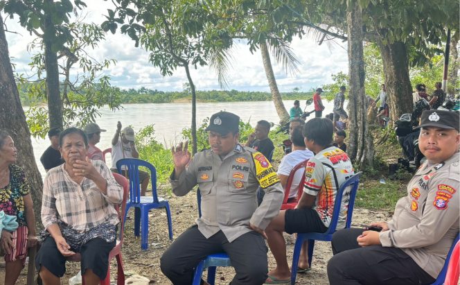 
					Bhabinkamtibmas Polsek Sepang Bangun Komunikasi Tangkal Berita Hoaks