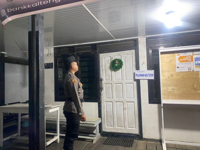 
					Hadirkan Rasa Aman, Aksi Patroli Dialogis personel Polsek Tewah Sambangi Pusat Aktivitas Warga
