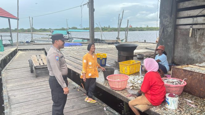 
					Rangkul Peran Aktif Warga Pesisir, Polsek Jelai Intensifkan Kegiatan Sambang Dialogis