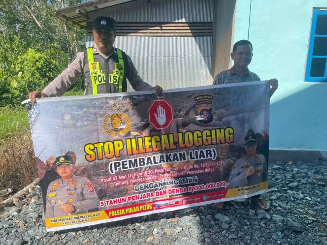 
					SOSIALISASI PENEBANGAN HUTAN SECARA LIAR (ILEGAL LOGING) OLEH PERSONIL POLSEK PULAU PETAK