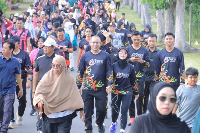 
					LANGKAH DEMI LANGKAH BERSAMA RAKYAT, POLRES SERUYAN GELAR JALAN SEHAT HUT BHAYANGKARA KE-80