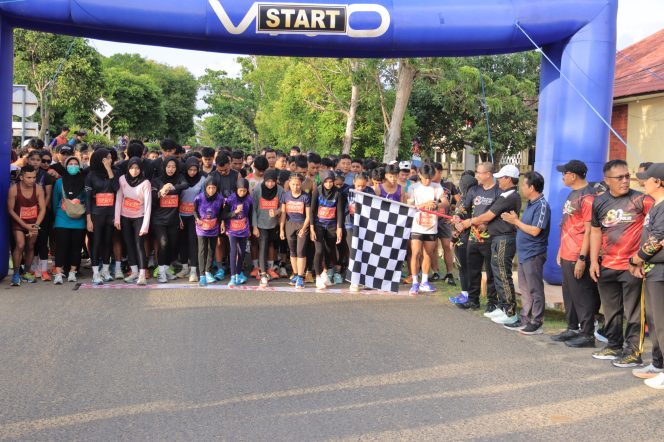 
					BERLARI BERSAMA DI PAGI BUTA, POLRES SERUYAN GELAR FUN RUN 5K RAYAKAN HUT BHAYANGKARA KE-80