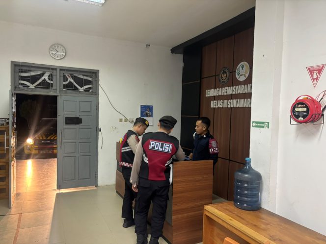 
					Sinergi Proteksi Malam Hari, Sat Samapta Polres Sukamara Awasi Perimeter Luar Lapas Kelas III