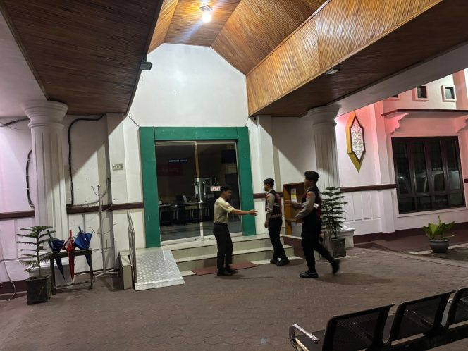 
					Kawal Keamanan Lembaga Keuangan Daerah, Sat Samapta Polres Sukamara Cek Bank Kalteng