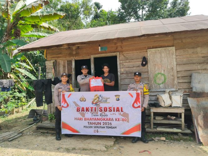 
					HUT BHAYANGKARA KE-80, POLSEK SERUYAN TENGAH SALURKAN PAKET SEMBAKO KEPADA WARGA YANG MEMBUTUHKAN DI RANTAU PULUT