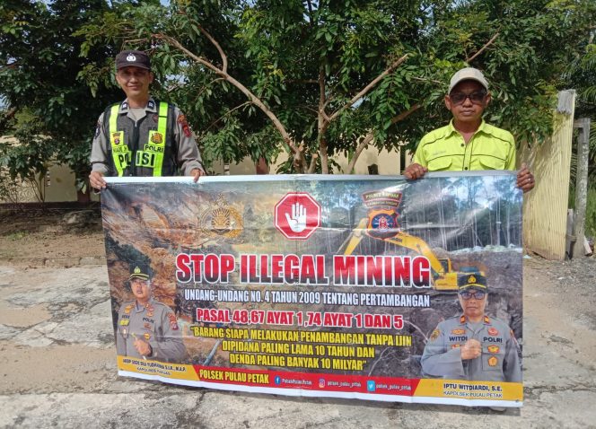 
					PERSONEL POLSEK PULAU PETAK LAKSANAKAN SOSIALISASI ILEGAL MINING KE MASYARAKAT GUNA PENCEGAHAN TAMBANG LIAR DI WILAYAH KECAMATAN PULAU PETAK