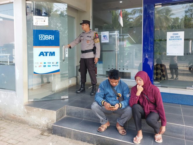 
					Antisipasi Kriminalitas, Polsek Kapuas Barat Gelar Patroli di Bank BRI, Kantor Pos, dan Pertashop Mandomai